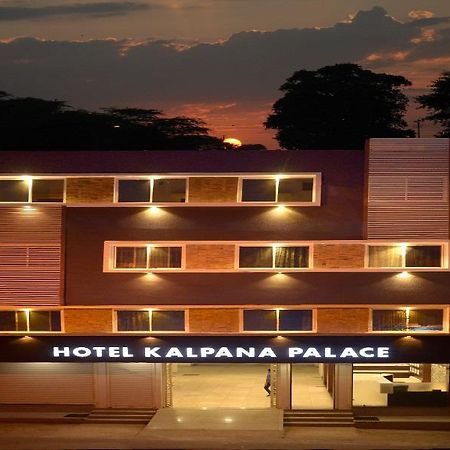 Hotel Kalpana Palace Ujjain Buitenkant foto